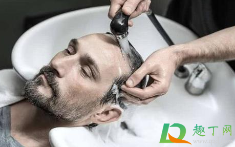 为什么理发店洗发水都一个味(理发店经常用的洗发水味道特别好闻) 为什么理发店洗发水都一个味(理发店经常用的洗发水味道特别好闻)