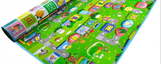 怎么选择爬行垫呢(爬行垫到底好不好)