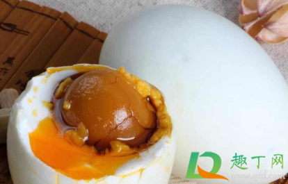 咸鸭蛋苦了可以吃吗(咸鸭蛋腌苦了是什么原因还能能吃吗)