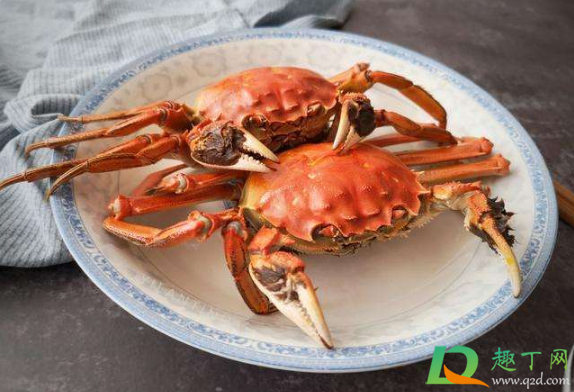 螃蟹是蘸生姜还是蘸大蒜(螃蟹蘸蒜泥好吃吗)