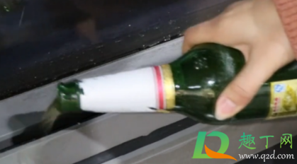 窗户上的水泥砂浆可以清理掉吗(窗户上水泥用什么可以清理掉)