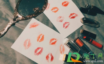 口红弄到酒店床单上怎么办(口红沾在床单上怎么洗下去)