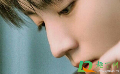 倒睫毛自己拔眼睛会肿么(倒睫毛拔了) 倒睫毛自己拔眼睛会肿么(倒睫毛拔了)