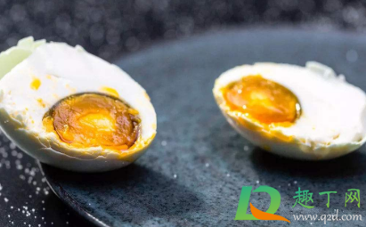 咸鸭蛋苦了可以吃吗(咸鸭蛋腌苦了是什么原因还能能吃吗) 咸鸭蛋苦了可以吃吗(咸鸭蛋腌苦了是什么原因还能能吃吗)