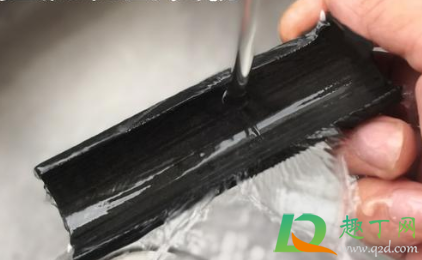 竹炭放鱼缸什么位置(木炭放鱼缸)