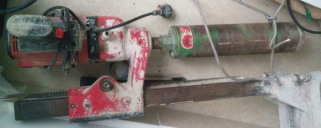 冲击钻换钻头步骤(冲击钻怎么换钻夹头)