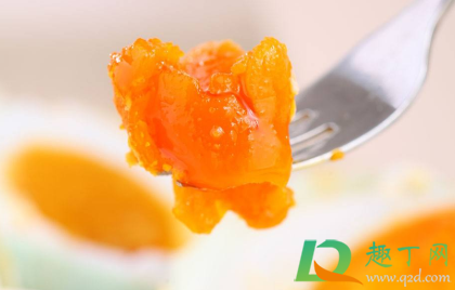 咸鸭蛋怎么看生的还是熟的(咸鸭蛋怎么看出是熟的)