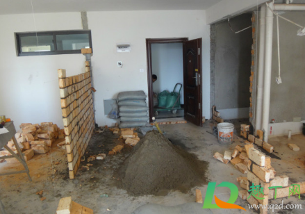 墙砌歪了2公分要拆吗(墙砌歪了10公分)