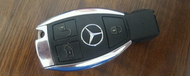 奔驰遥控器不知道的功能(奔驰汽车遥控器隐藏功能)