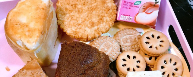 面包和牛奶是首选之物(牛奶和面包是我最喜欢的食物)