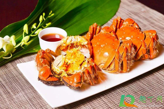 螃蟹蒸出来是绿色是坏的吗(螃蟹蒸熟了有绿色)