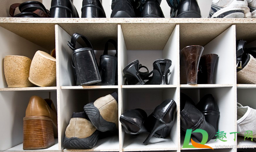 鞋柜带抽屉好还是不带抽屉好(鞋柜上的抽屉用处大吗)