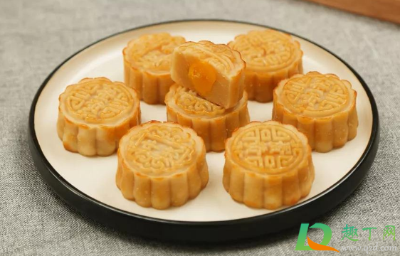 月饼出油是过期了吗(月饼出油太多)