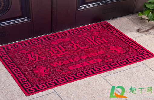 硅胶地垫是硬的吗(卫生间硅胶垫为什么是硬的)