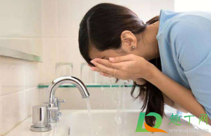 偶尔用一次沐浴露洗脸会不会有事(第一次用沐浴露洗脸会导致什么) 偶尔用一次沐浴露洗脸会不会有事(第一次用沐浴露洗脸会导致什么)