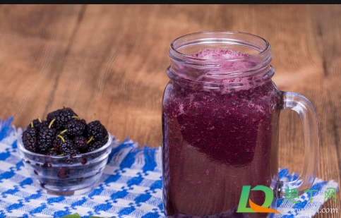 地砖上的桑葚汁能擦掉吗(桑葚汁弄到瓷砖上怎么擦掉) 地砖上的桑葚汁能擦掉吗(桑葚汁弄到瓷砖上怎么擦掉)