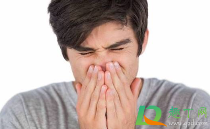 打不出来嗝老是憋在胸口怎么办(感觉有嗝打不出来胸口憋闷怎么办)