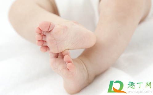 脚心发热是怎么回事(脚心发热是怎么回事儿)