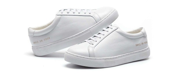 女生买运动鞋怎么挑选颜色(女生适合穿什么颜色的运动鞋)