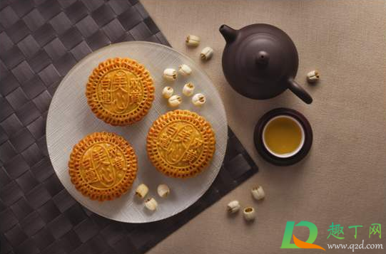 月饼吃了一半打开放一夜还能吃吗(月饼放一晚上还可以吃吗)