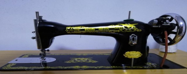 老式脚踩缝纫机底线的底梭缠线(老式脚踏缝纫机底线跳线为什么)