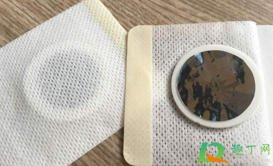 膏药揭下来上面全是湿的正常吗(揭开膏药里面湿的)