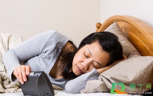 睡觉太轻一有声音就醒是病吗(有一点声音就醒是什么病) 睡觉太轻一有声音就醒是病吗(有一点声音就醒是什么病)