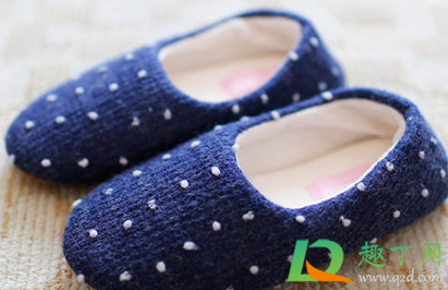 冬天拖鞋可以放洗衣机洗吗(夏天拖鞋可以放洗衣机洗吗)