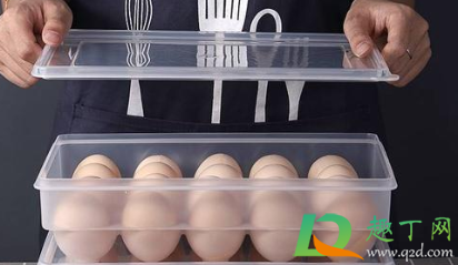 往冰箱放鸡蛋那头朝上(冰箱里存放鸡蛋是小头朝上吗)