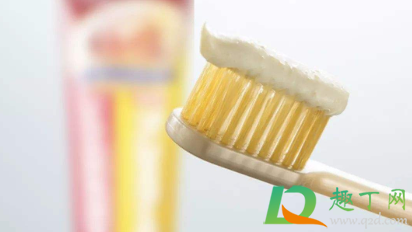 老人用牙刷用软的还是硬的(儿童牙刷硬的好还是软的好)