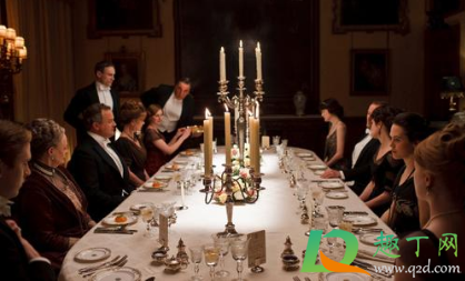 西餐刀叉用哪个手(吃西餐刀叉用哪个手) 西餐刀叉用哪个手(吃西餐刀叉用哪个手)