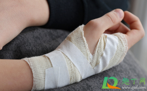 缝线伤口要不要一直用纱布(缝线的伤口多久不用盖纱布) 缝线伤口要不要一直用纱布(缝线的伤口多久不用盖纱布)