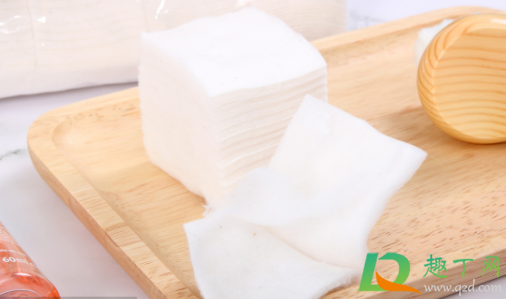 化妆棉发黄是怎么回事(化妆棉擦出黄黄的是什么) 化妆棉发黄是怎么回事(化妆棉擦出黄黄的是什么)