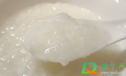 米饭煮稀了怎么让它干(怎样煮出干散的米饭)