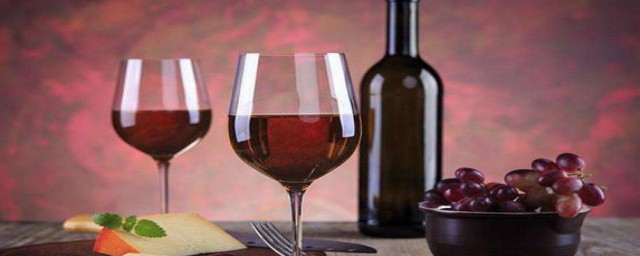 无开瓶器打开葡萄酒的方法(白葡萄酒没有开瓶器怎么打开)