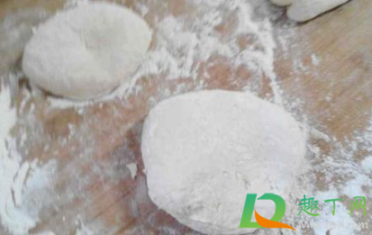 面粉起坨了还能用吗(面粉有点气味起坨还可以用吗) 面粉起坨了还能用吗(面粉有点气味起坨还可以用吗)