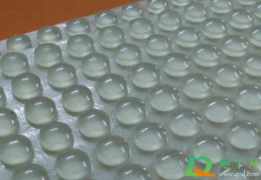 硅胶地垫是硬的吗(卫生间硅胶垫为什么是硬的)