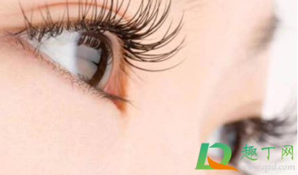 倒睫毛自己拔眼睛会肿么(倒睫毛拔了)