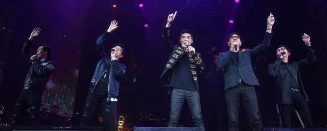 原来这是一个乐队的组合(是哪个乐队)