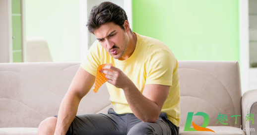 膏药贴太紧怎么撕下来(膏药贴的紧怎样撕不痛)