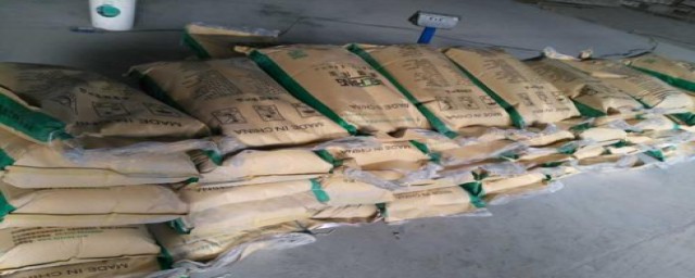 水泥上的碱如何去除(水泥碱用什么东西消除呢)