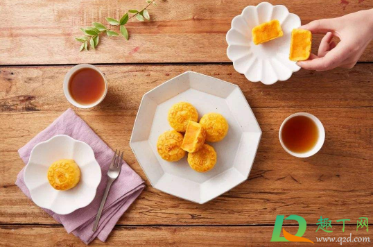 月饼和什么一起送礼比较好(送礼送月饼券好还是月饼) 月饼和什么一起送礼比较好(送礼送月饼券好还是月饼)