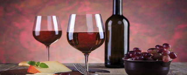 用回形针和笔开红酒(回形针怎么开红酒)