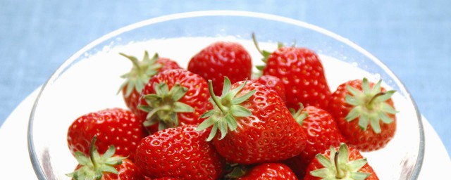 草莓正确保存方法(草莓保存保鲜的方法)