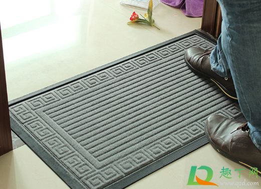 入户地垫丝圈还是皮革好(入户地垫用丝圈的还是地毯的)