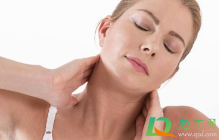 脖子后面有骨头凸起来是什么原因(脖子后面的骨头凸起来怎么回事)