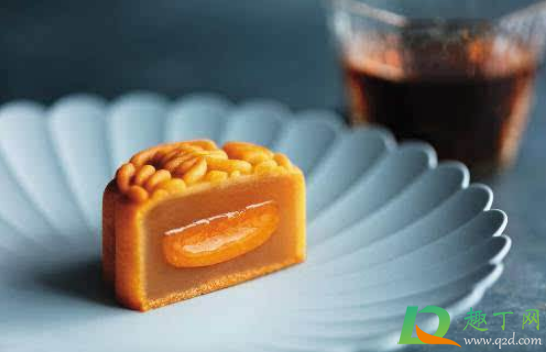 月饼吃了一半打开放一夜还能吃吗(月饼放一晚上还可以吃吗)