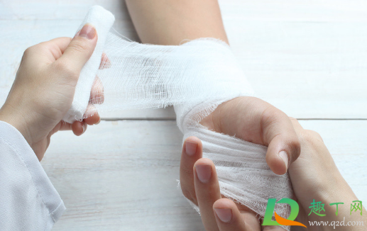 纱布要一天一换吗(纱布两天不换) 纱布要一天一换吗(纱布两天不换)