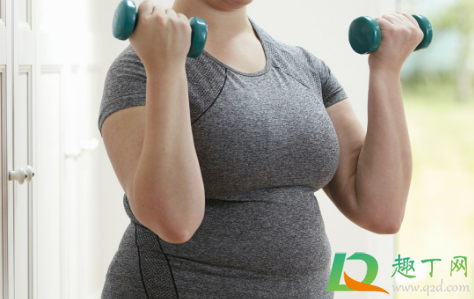 水肿体质减肥少喝水还是多喝水(水肿体质要多喝水吗)