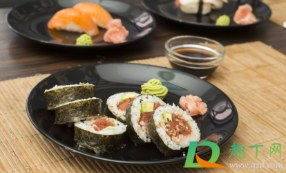 寿司可不可以热着吃(寿司要不要热了再吃)